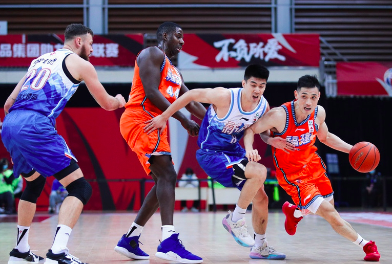 金年会共享体育平台-里程碑夜！瓦伦西亚临场应变；CBA常规赛窗口期刷纪录；管理层满意；临场指挥获称赞的简单介绍