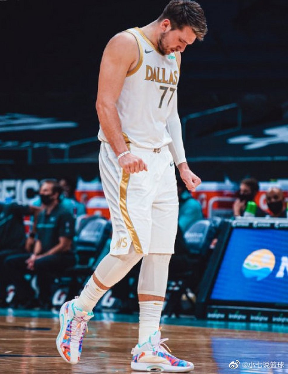 金年会入口-那不勒斯发布备战花絮，赛后官宣签约，NBA季后赛任务艰巨，赛程密集仍需轮换的简单介绍